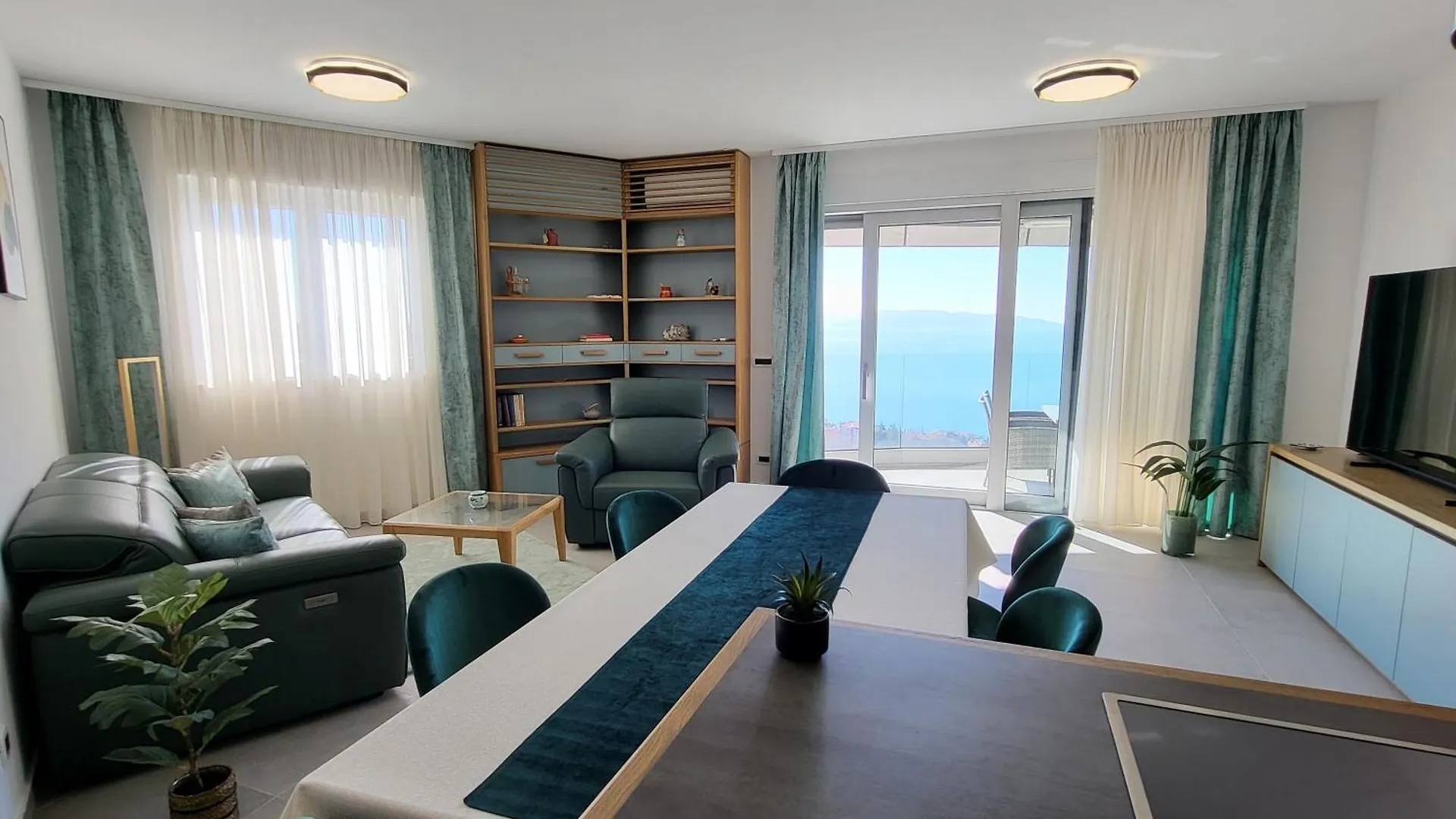 Arbamore 2Br Apt With Sea View And Balcony 리예카
